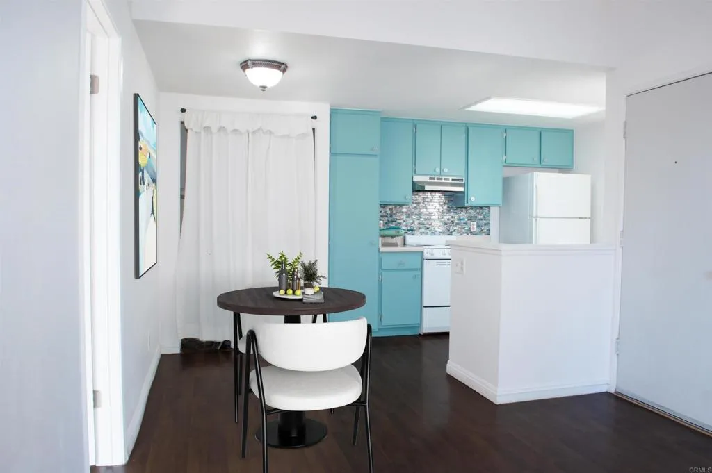 879 W San Ysidro Blvd Unit: 10