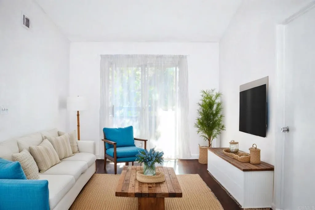 879 W San Ysidro Blvd Unit: 10