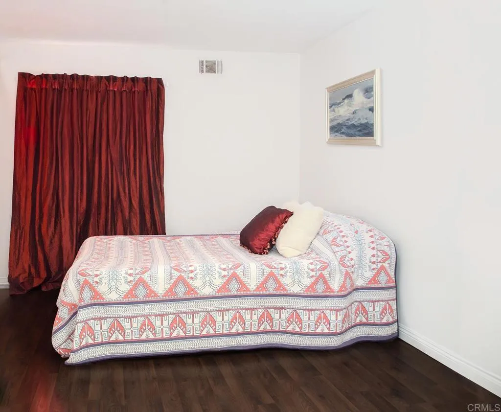 879 W San Ysidro Blvd Unit: 10