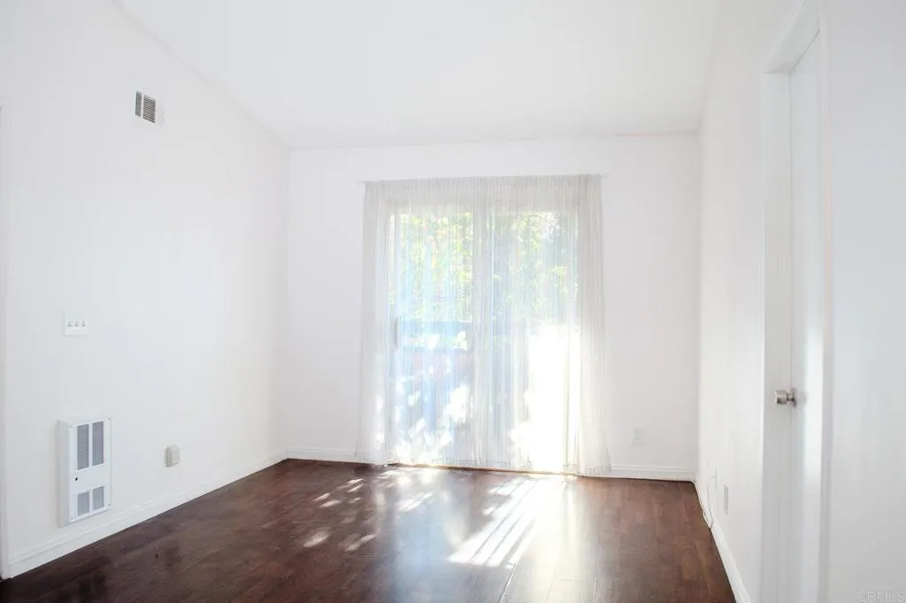 879 W San Ysidro Blvd Unit: 10