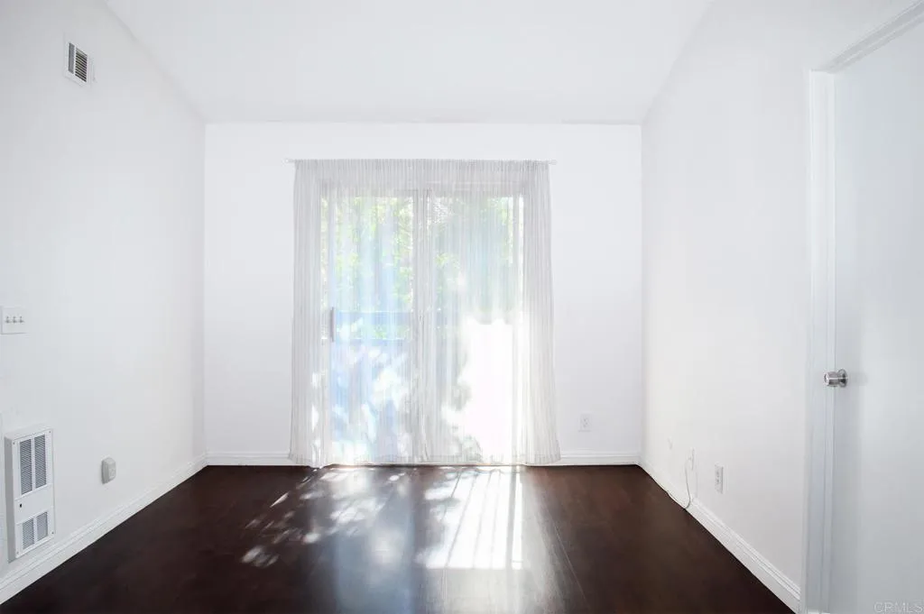 879 W San Ysidro Blvd Unit: 10