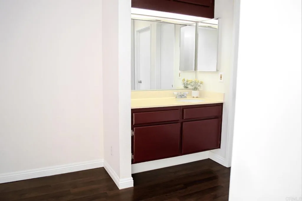 879 W San Ysidro Blvd Unit: 10