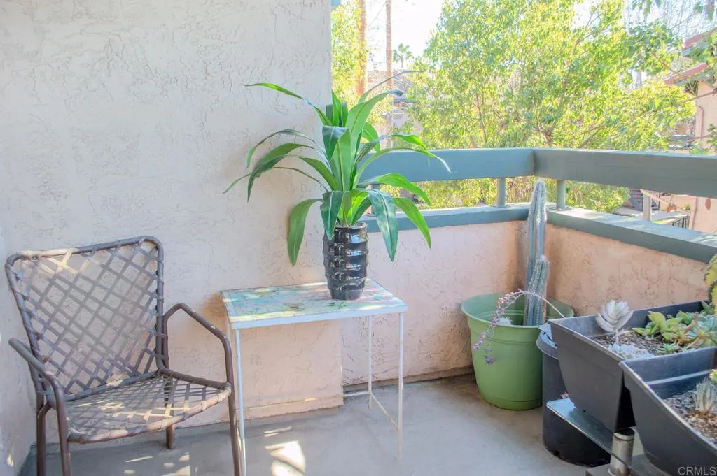 879 W San Ysidro Blvd Unit: 10