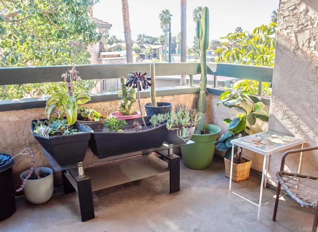 879 W San Ysidro Blvd Unit: 10
