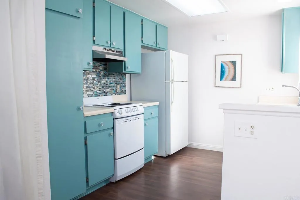 879 W San Ysidro Blvd Unit: 10