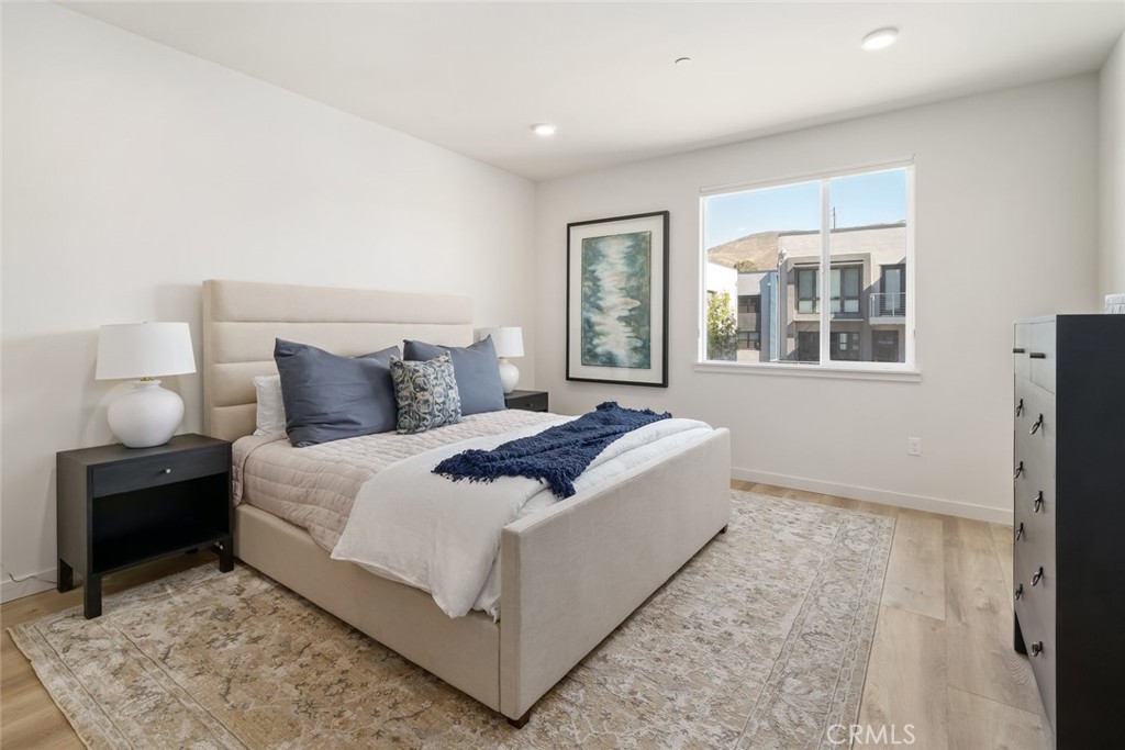 2475 Victoria Avenue 402