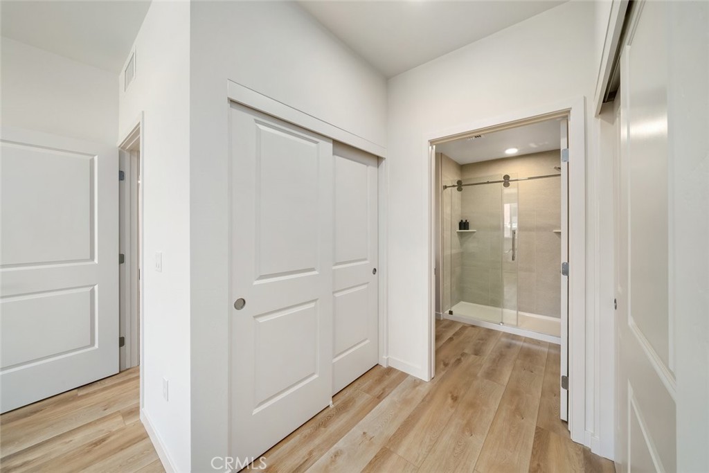 2475 Victoria Avenue 402