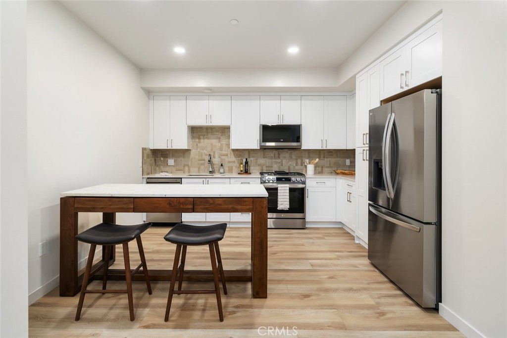 2475 Victoria Avenue 402