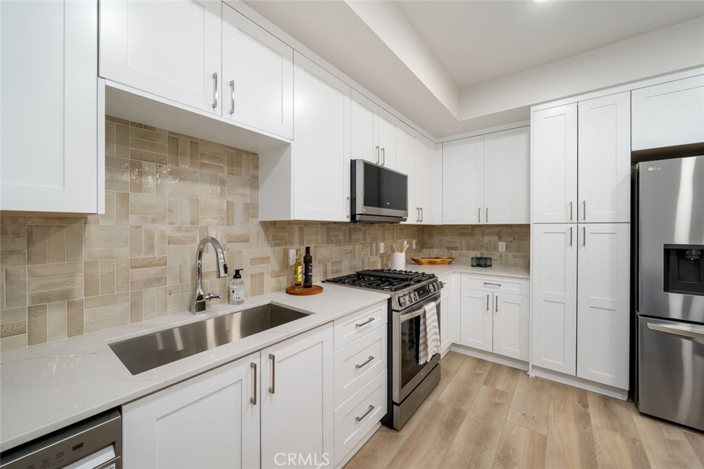 2475 Victoria Avenue 402