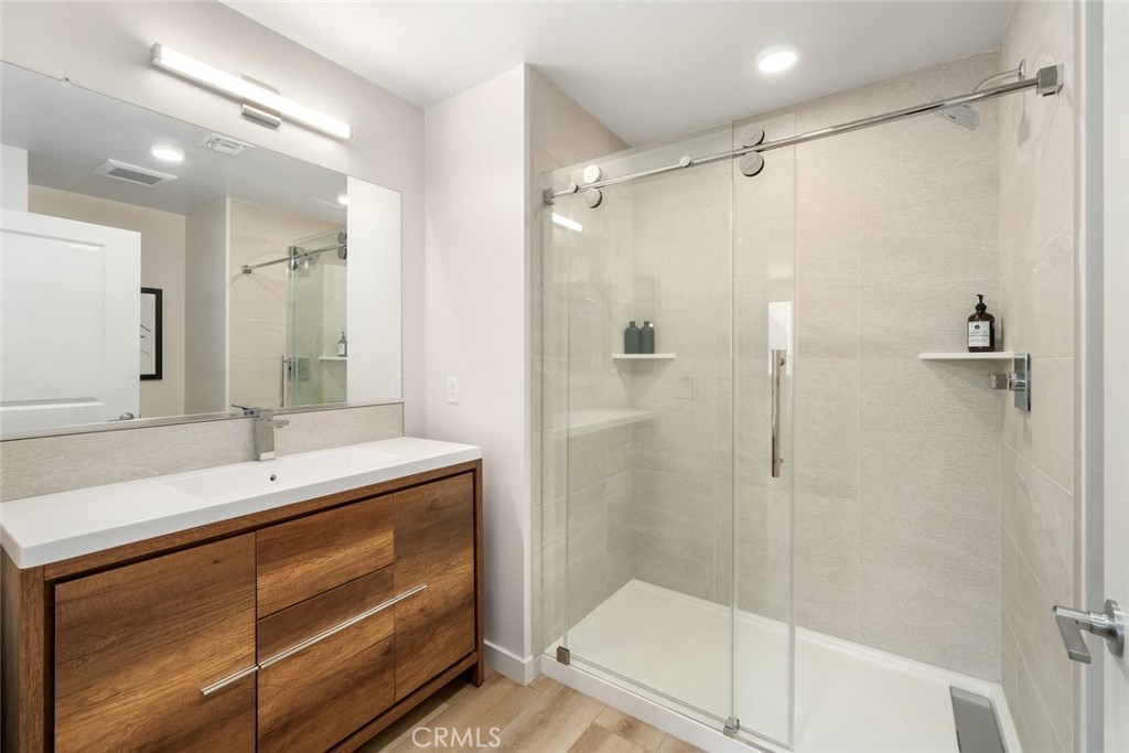 2475 Victoria Avenue 402