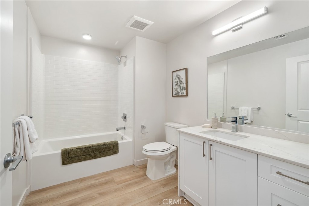 2475 Victoria Avenue 402