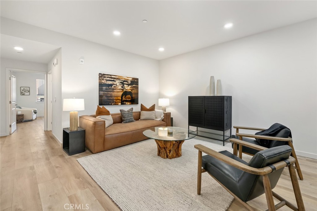 2475 Victoria Avenue 402