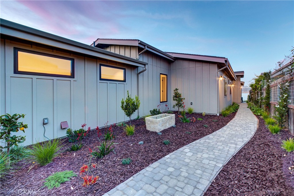 670 Santa Lucia Avenue