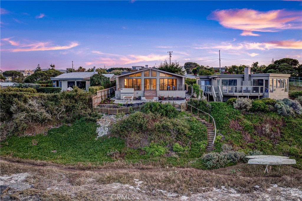 670 Santa Lucia Avenue