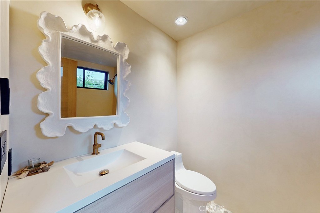 670 Santa Lucia Avenue