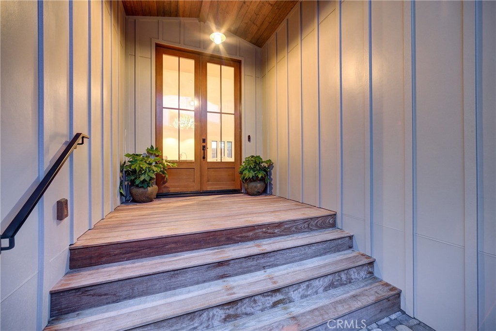 670 Santa Lucia Avenue