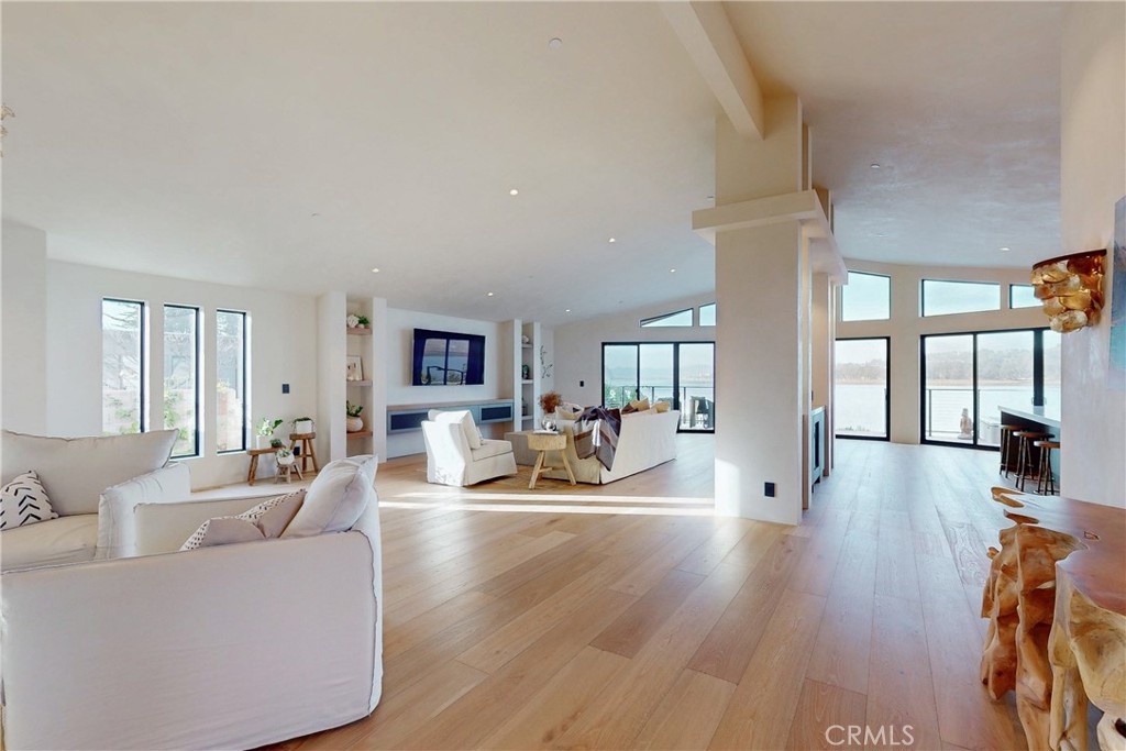 670 Santa Lucia Avenue