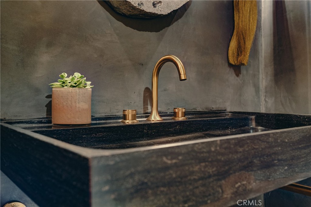 670 Santa Lucia Avenue