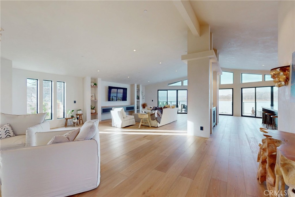 670 Santa Lucia Avenue