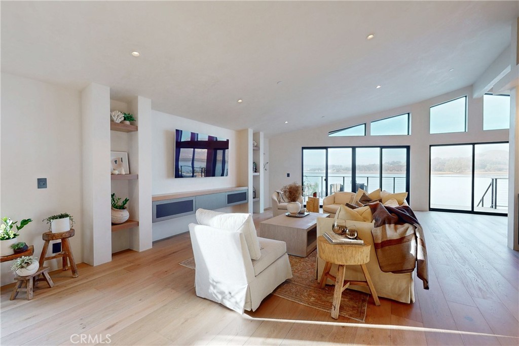 670 Santa Lucia Avenue