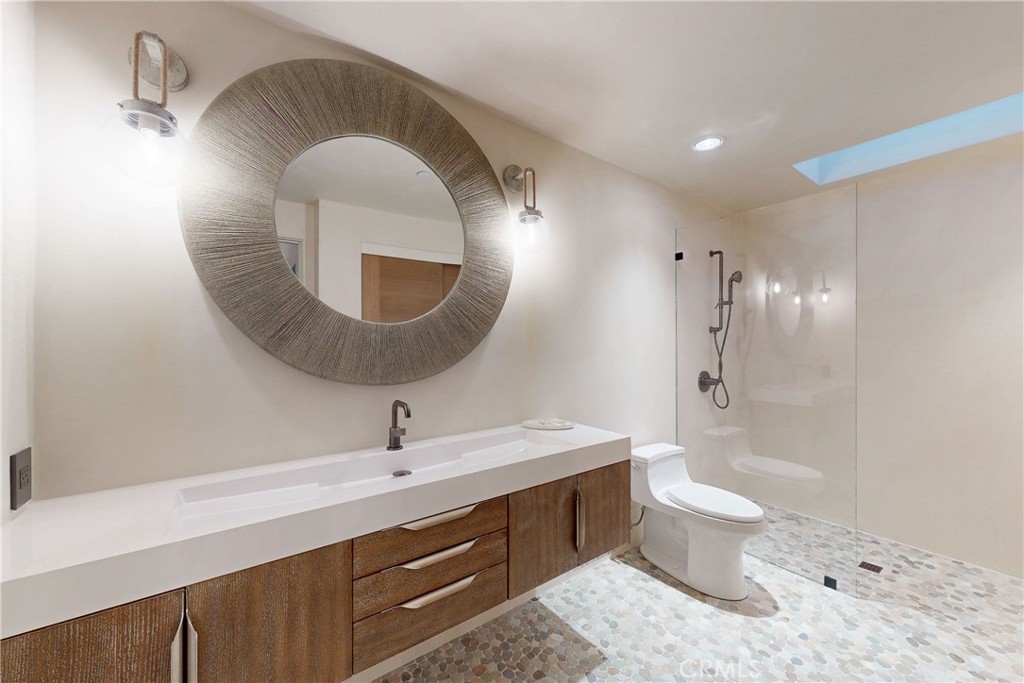 670 Santa Lucia Avenue