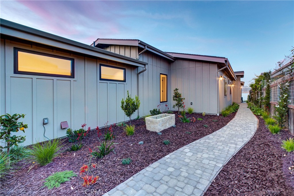 670 Santa Lucia Avenue