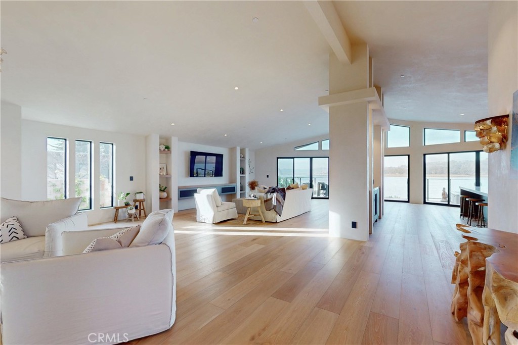 670 Santa Lucia Avenue
