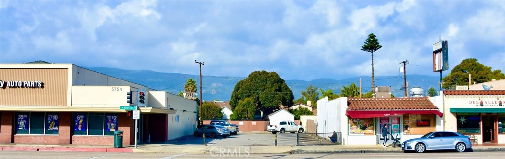 5748 Hollister Avenue