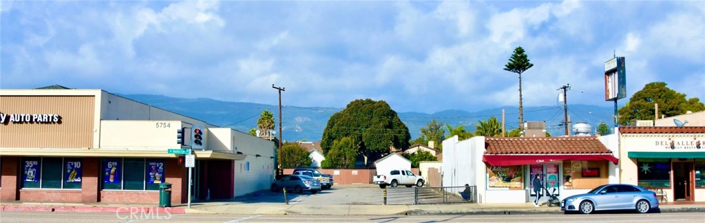 5748 Hollister Avenue