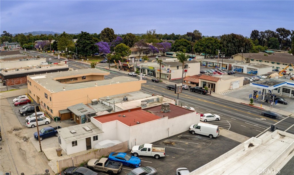 5748 Hollister Avenue