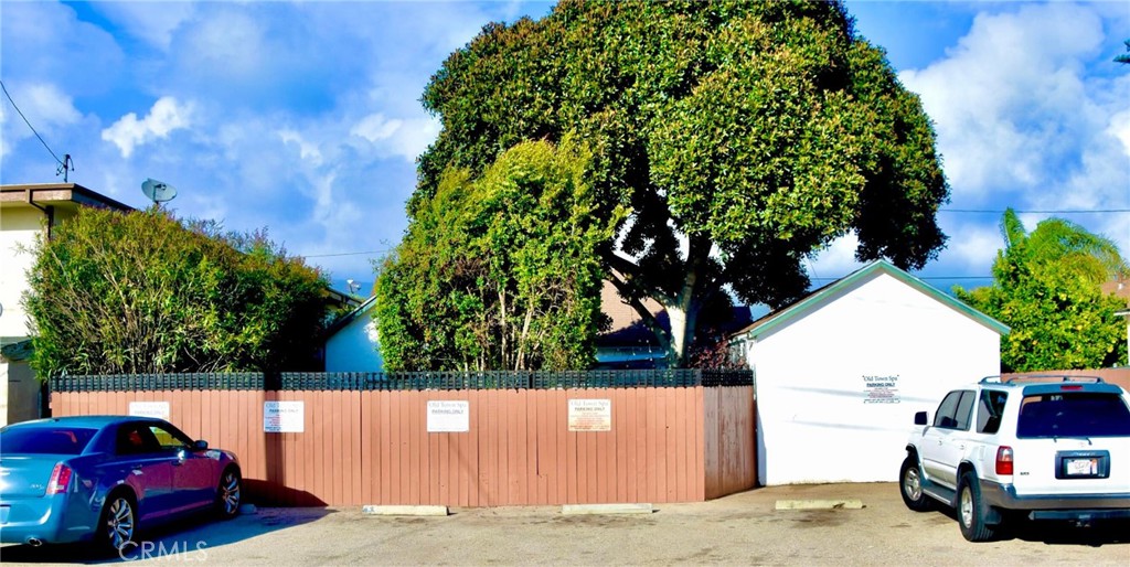 5748 Hollister Avenue