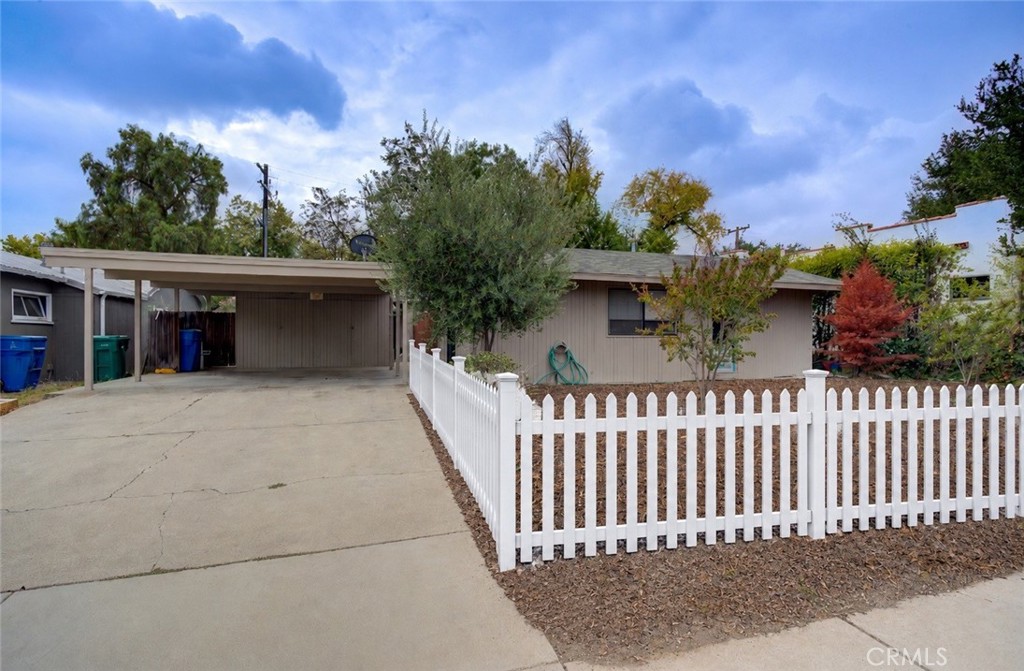 1544 Oak
