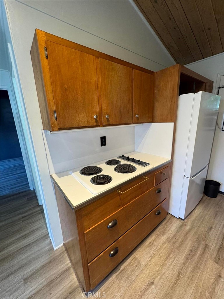 1544 Oak