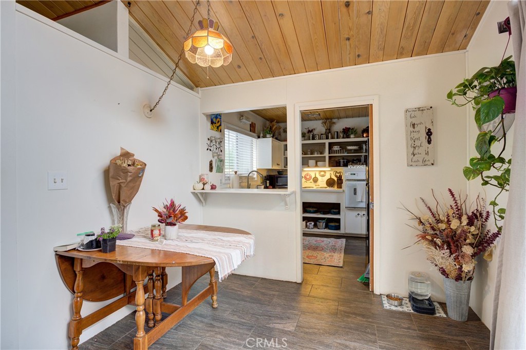 1544 Oak