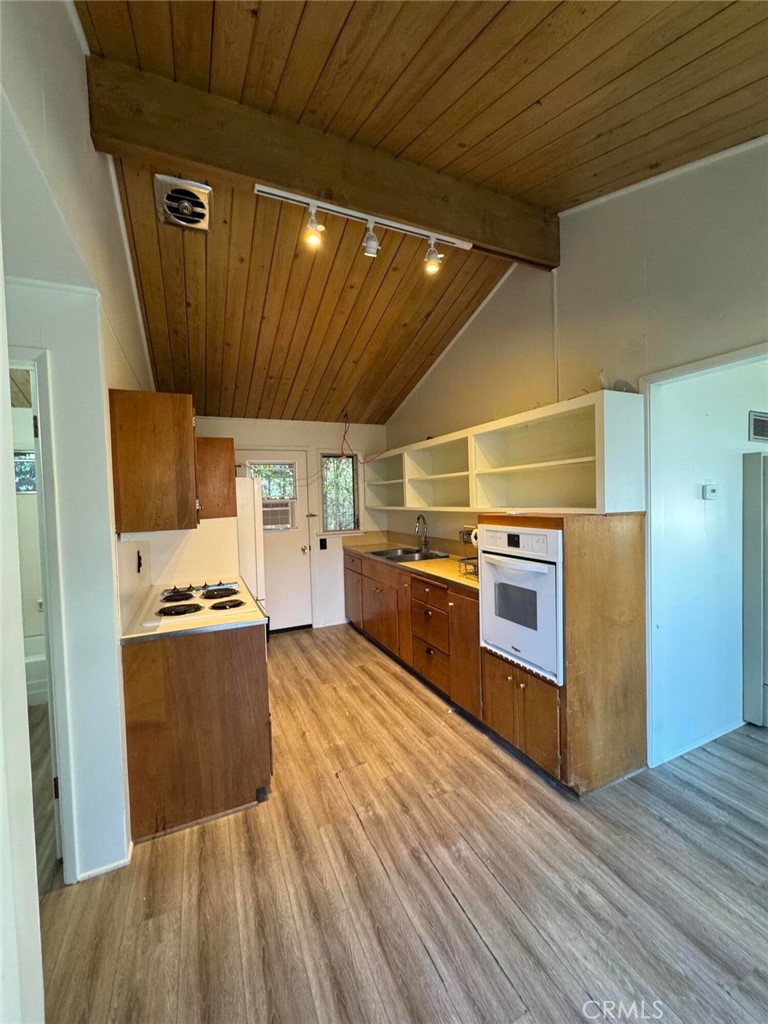 1544 Oak