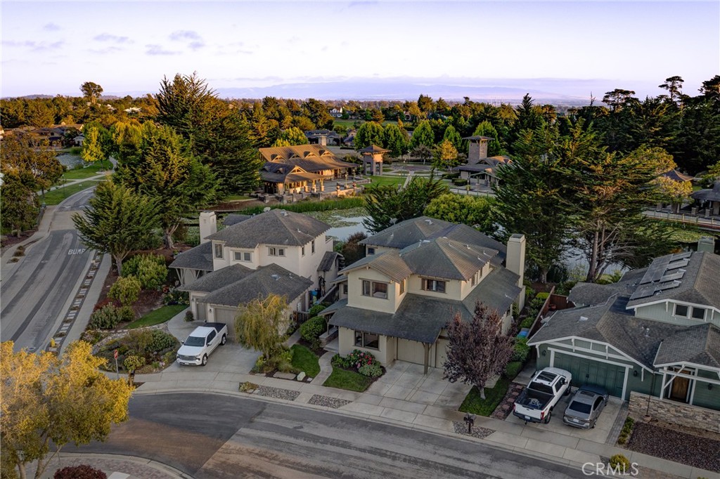 2303 Sanderling Court