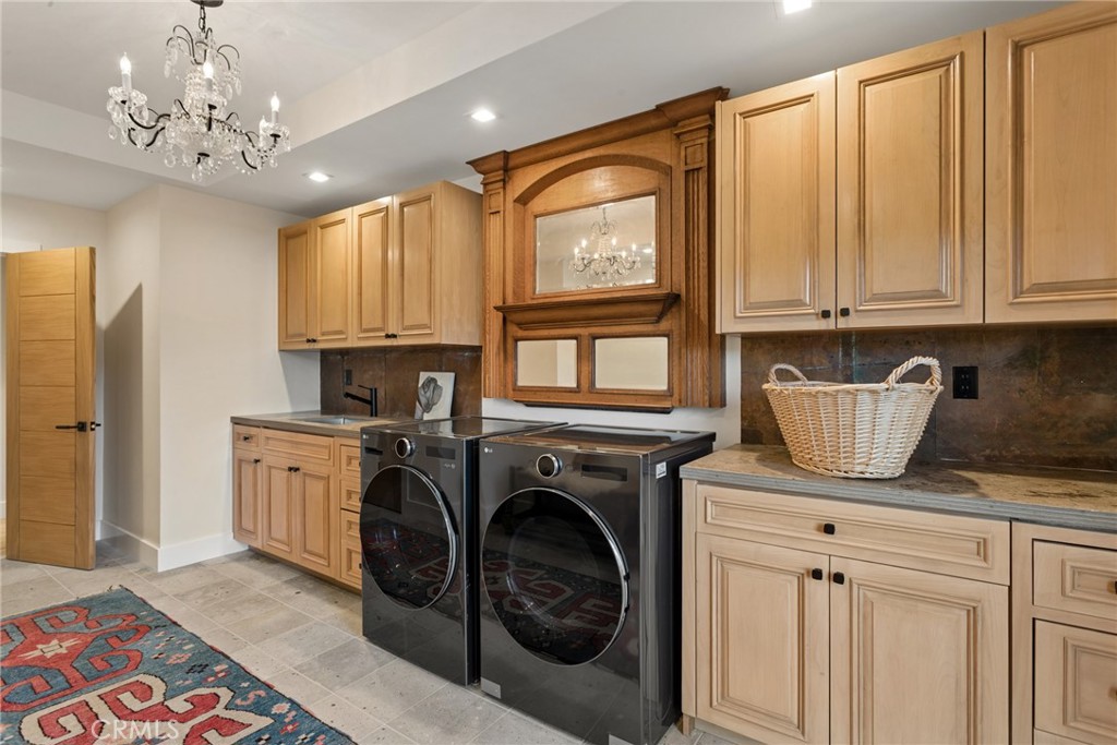 970 College Canyon