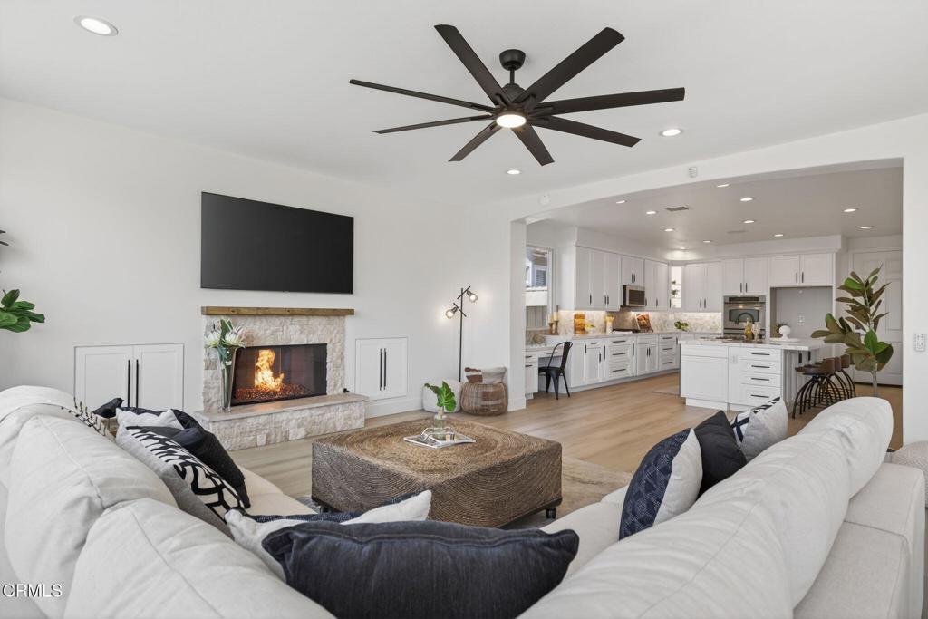 2967 Avenida De Autlan