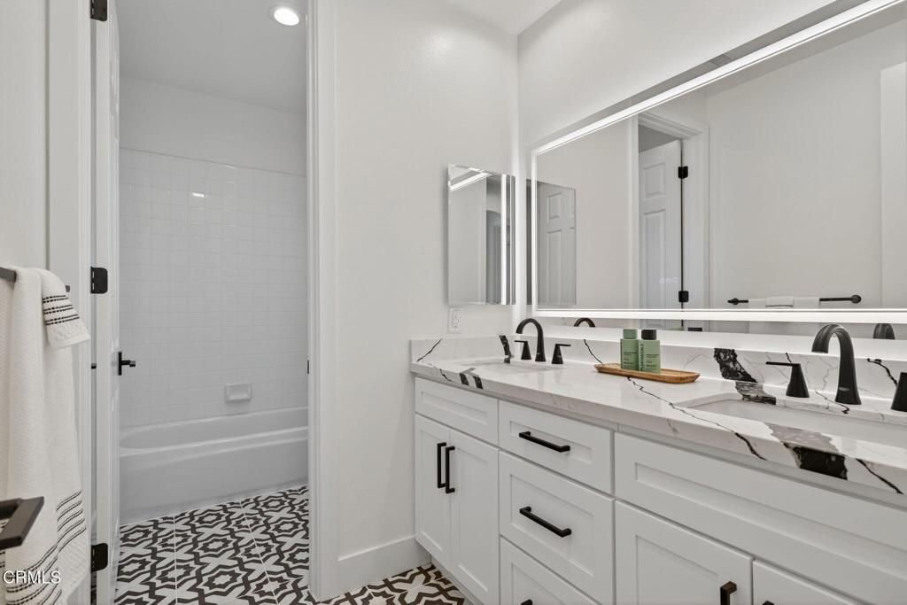 2967 Avenida De Autlan