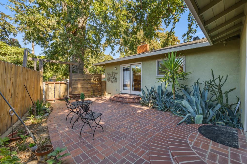 1813 Deerwood Circle