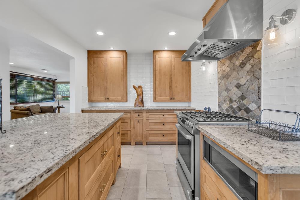 1813 Deerwood Circle