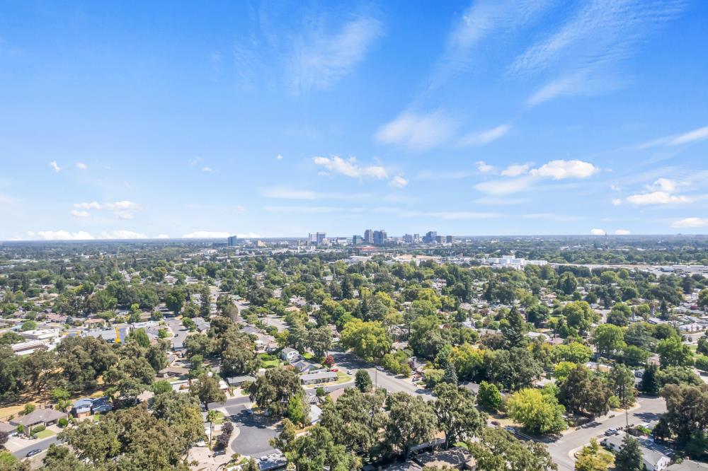 1813 Deerwood Circle