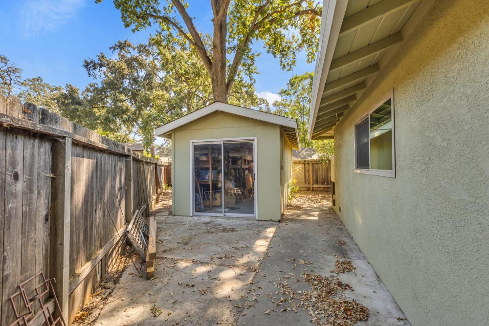1813 Deerwood Circle