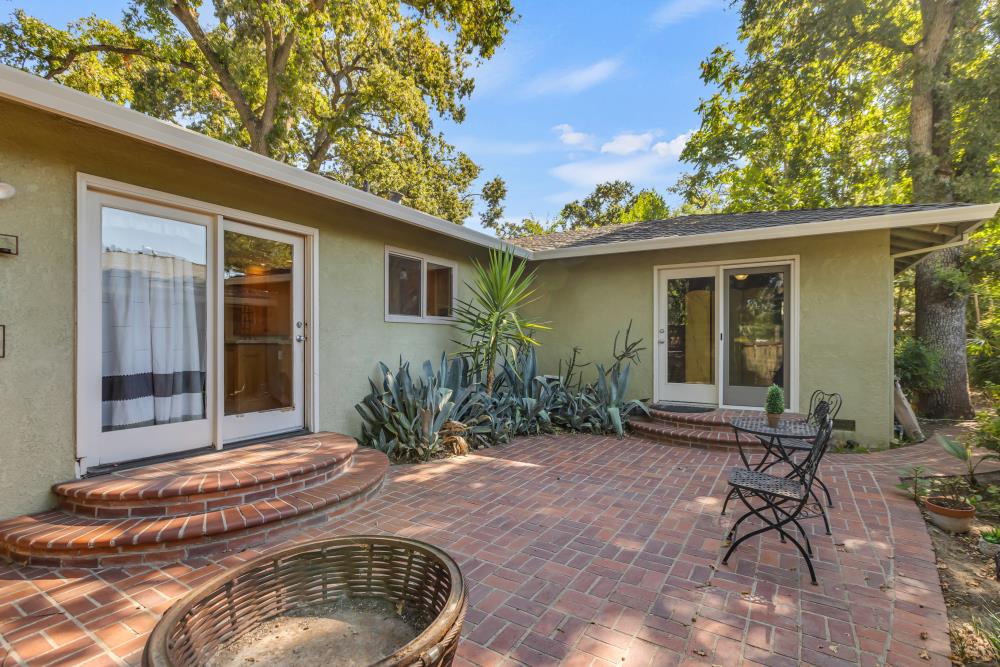 1813 Deerwood Circle
