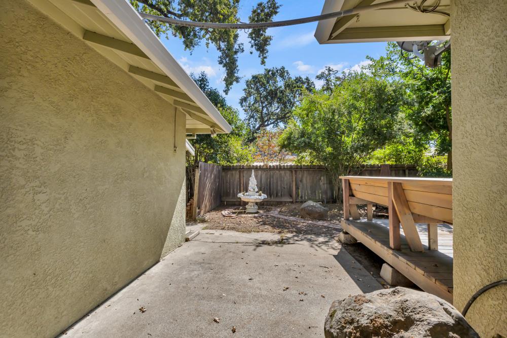 1813 Deerwood Circle