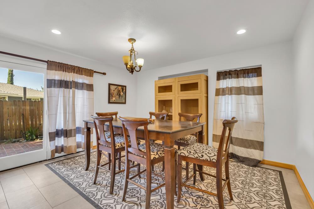 1813 Deerwood Circle