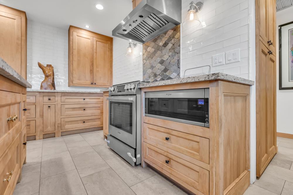 1813 Deerwood Circle