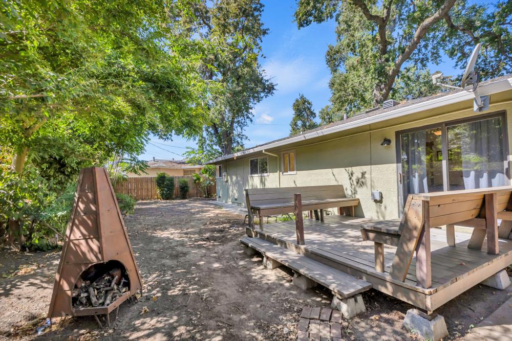 1813 Deerwood Circle