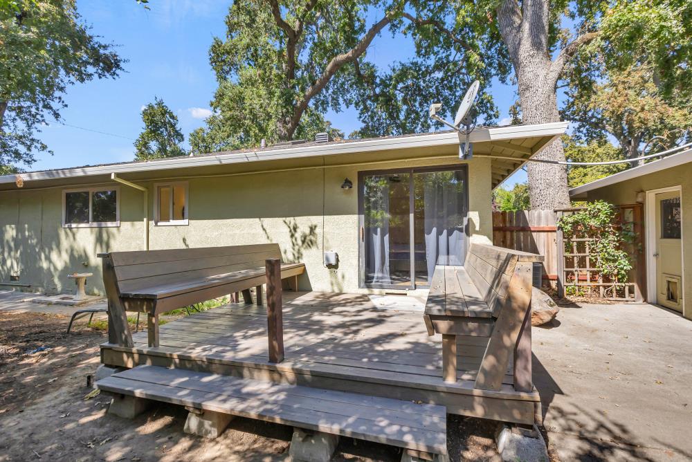 1813 Deerwood Circle
