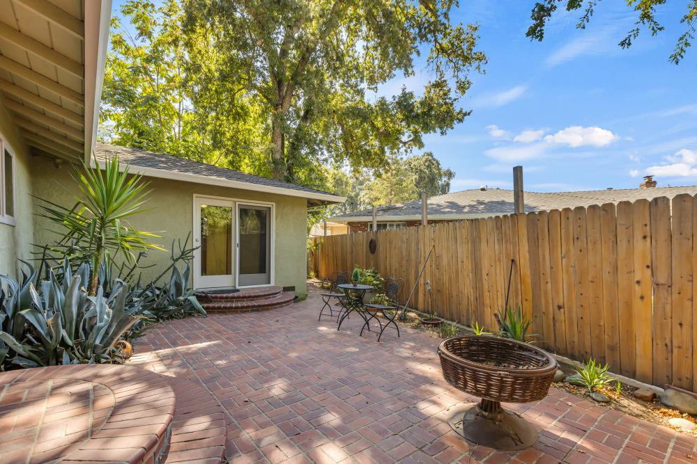 1813 Deerwood Circle